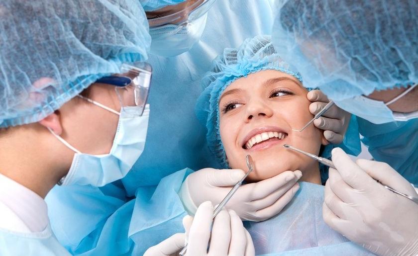 Удаление зуба перед имплантацией
